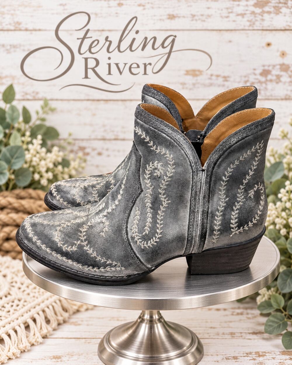 Sterling River Gray Leather Embroidered Western Ankle Boots Size 6.5M